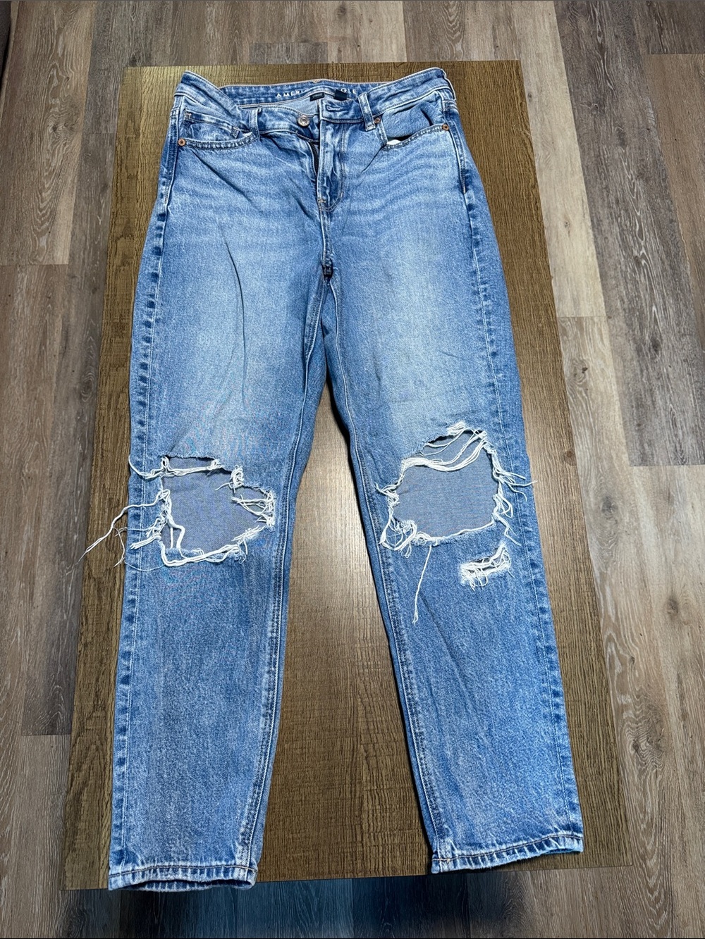 American Eagle Outfitters Light Blue Ripped Boyfriend Jeans